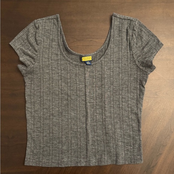 Prince & Fox Gray Ribbed Women's Top - Picture 2 of 4